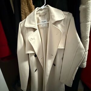 Abercrombie & Fitch Women's Cream Trench Coat